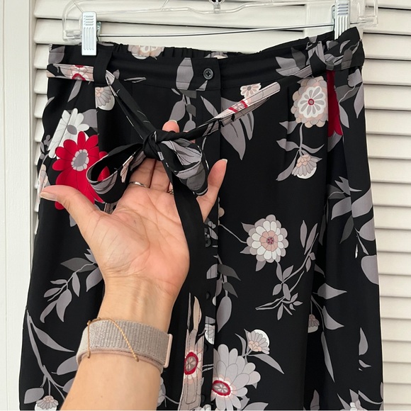 Loft Mini skirt floral print round hem, lace tie on waist with pockets, Size M - Picture 4 of 9